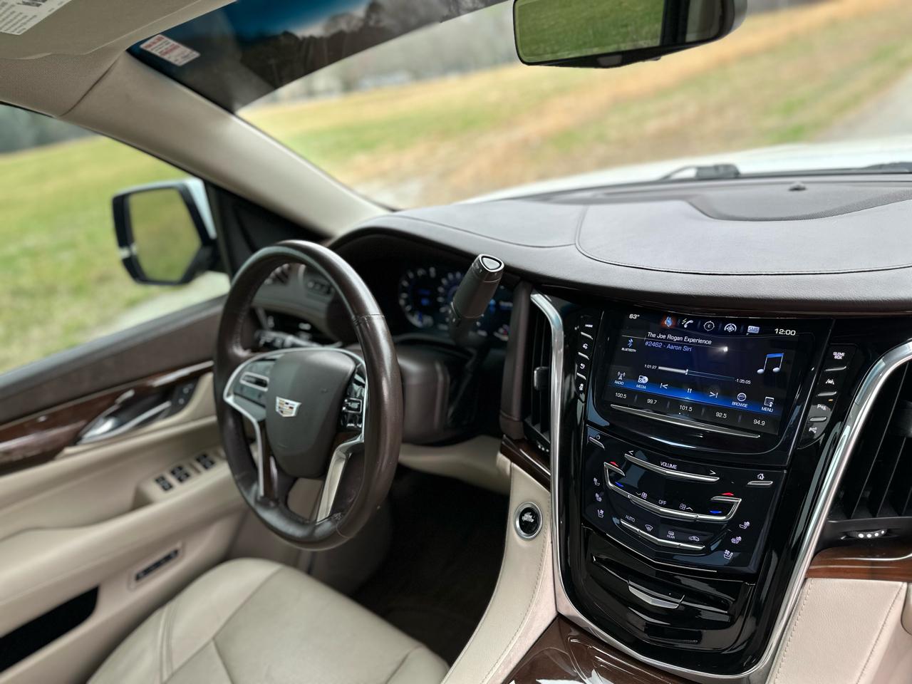 Cadillac Escalade Luxury 4WD 2017