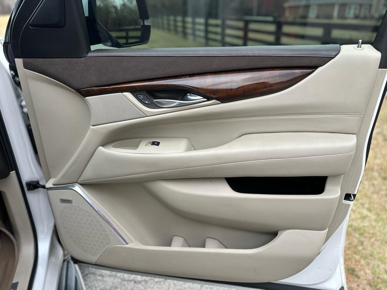 Cadillac Escalade Luxury 4WD 2017