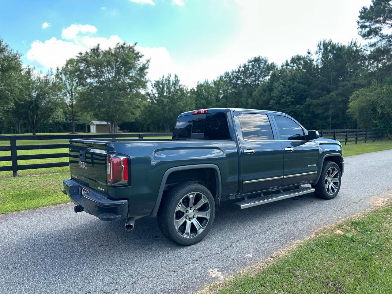 GMC Sierra 1500 Denali Crew Cab Short Box 4WD 2017