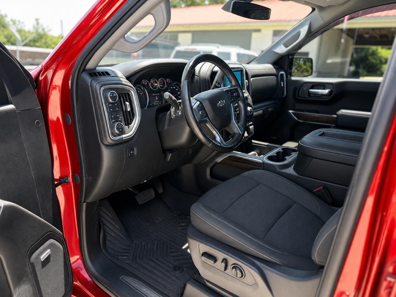 Chevrolet Silverado 1500 4WD Crew Cab 147" Custom Trail Boss 2021
