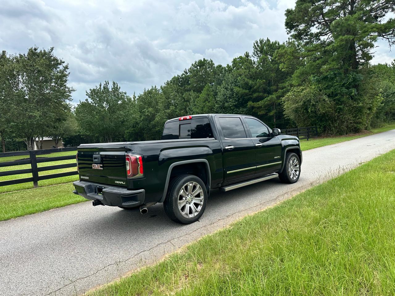 GMC Sierra 1500 4WD Crew Cab 143.5" Denali 2018