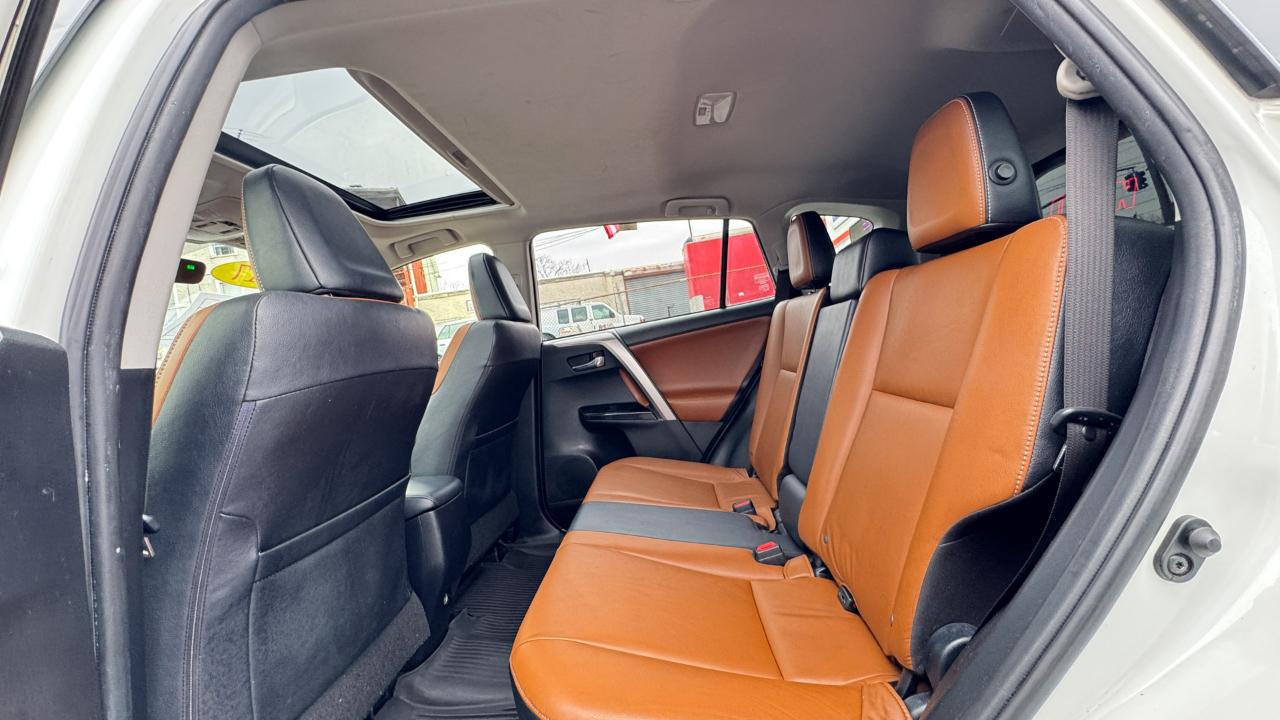 Toyota RAV4 Platinum AWD (Natl) 2017