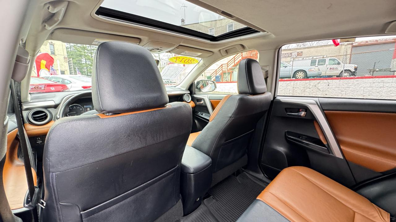 Toyota RAV4 Platinum AWD (Natl) 2017