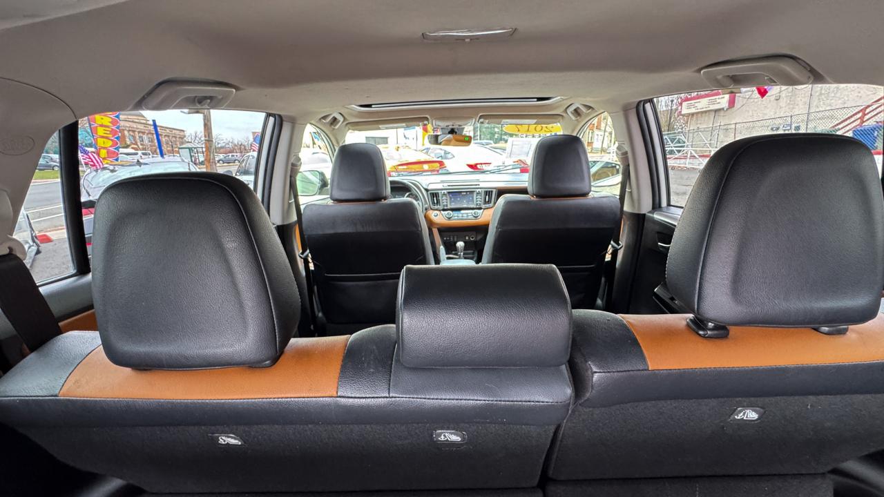 Toyota RAV4 Platinum AWD (Natl) 2017