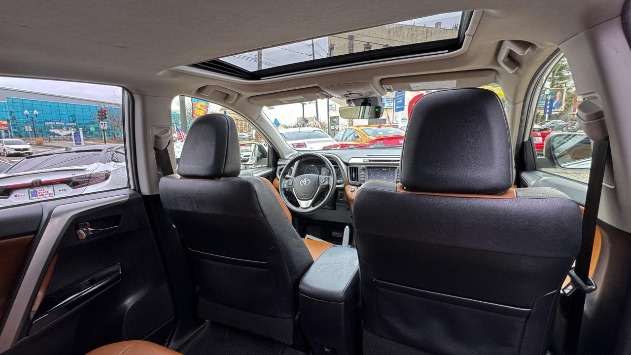 Toyota RAV4 Platinum AWD (Natl) 2017