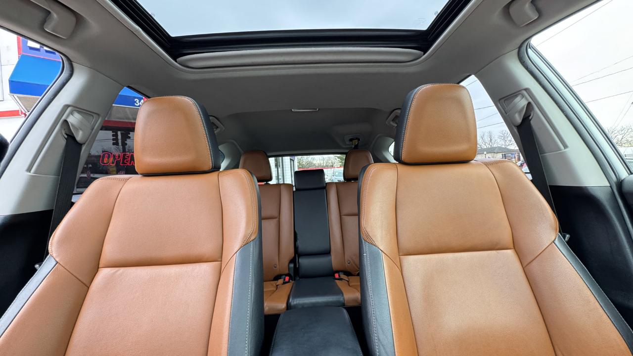 Toyota RAV4 Platinum AWD (Natl) 2017