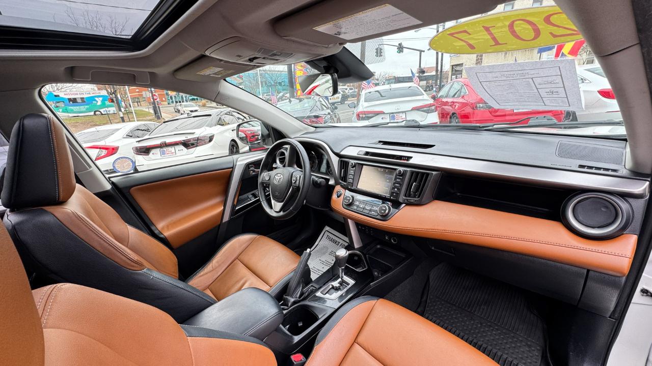 Toyota RAV4 Platinum AWD (Natl) 2017