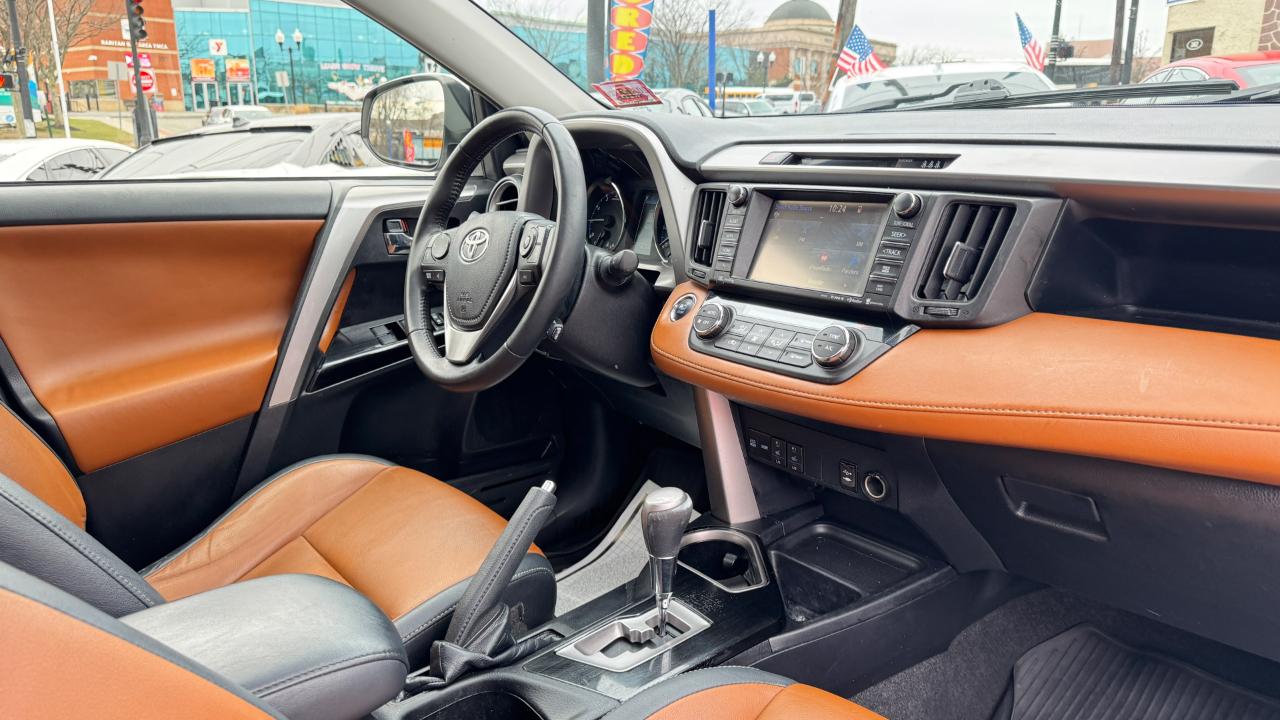 Toyota RAV4 Platinum AWD (Natl) 2017