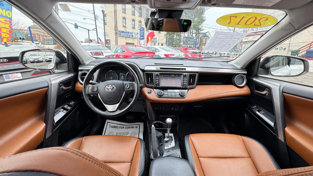 Toyota RAV4 Platinum AWD (Natl) 2017