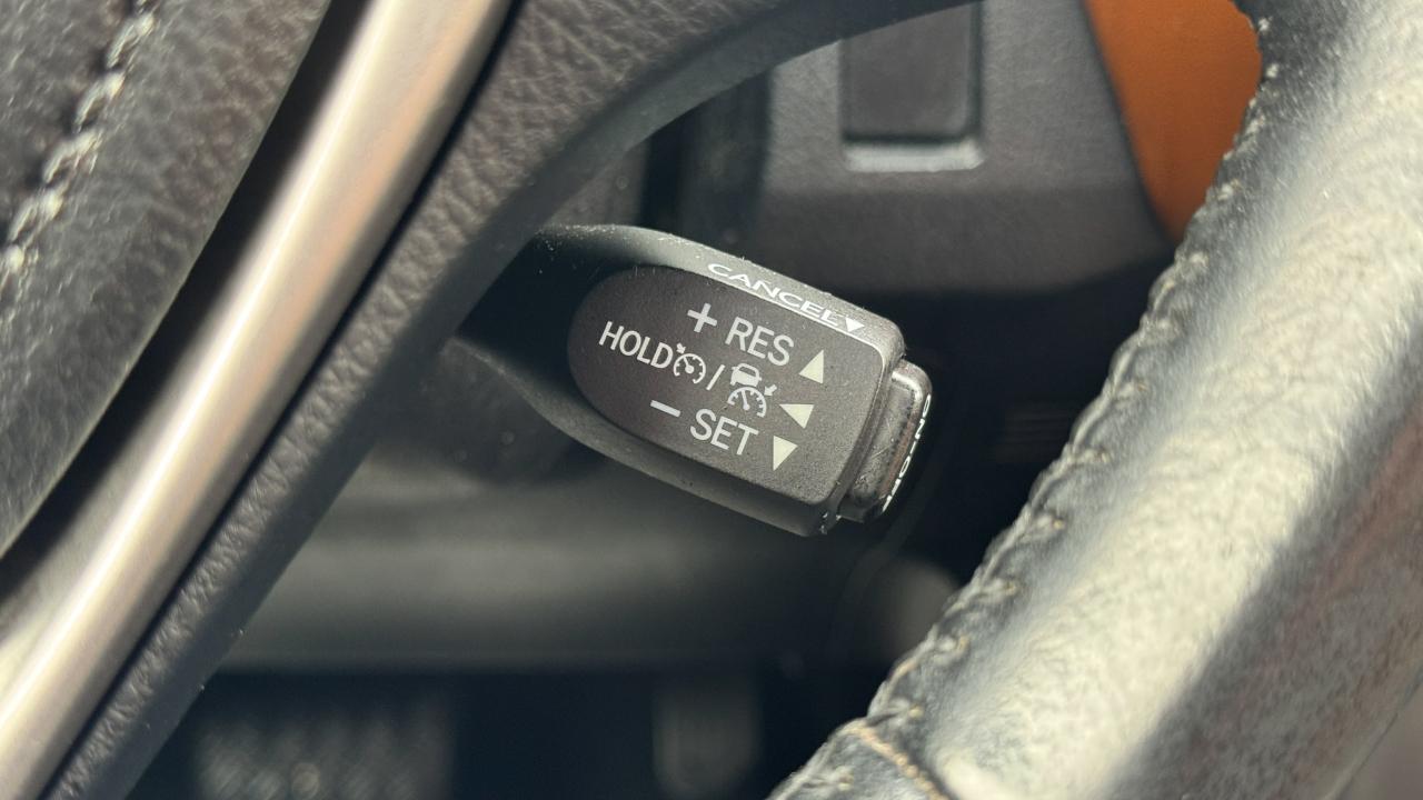 Toyota RAV4 Platinum AWD (Natl) 2017