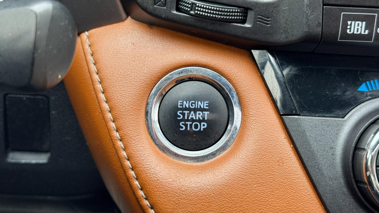 Toyota RAV4 Platinum AWD (Natl) 2017