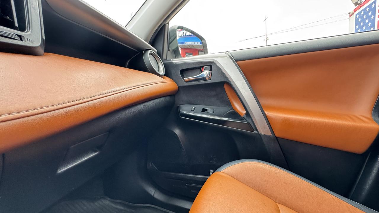 Toyota RAV4 Platinum AWD (Natl) 2017