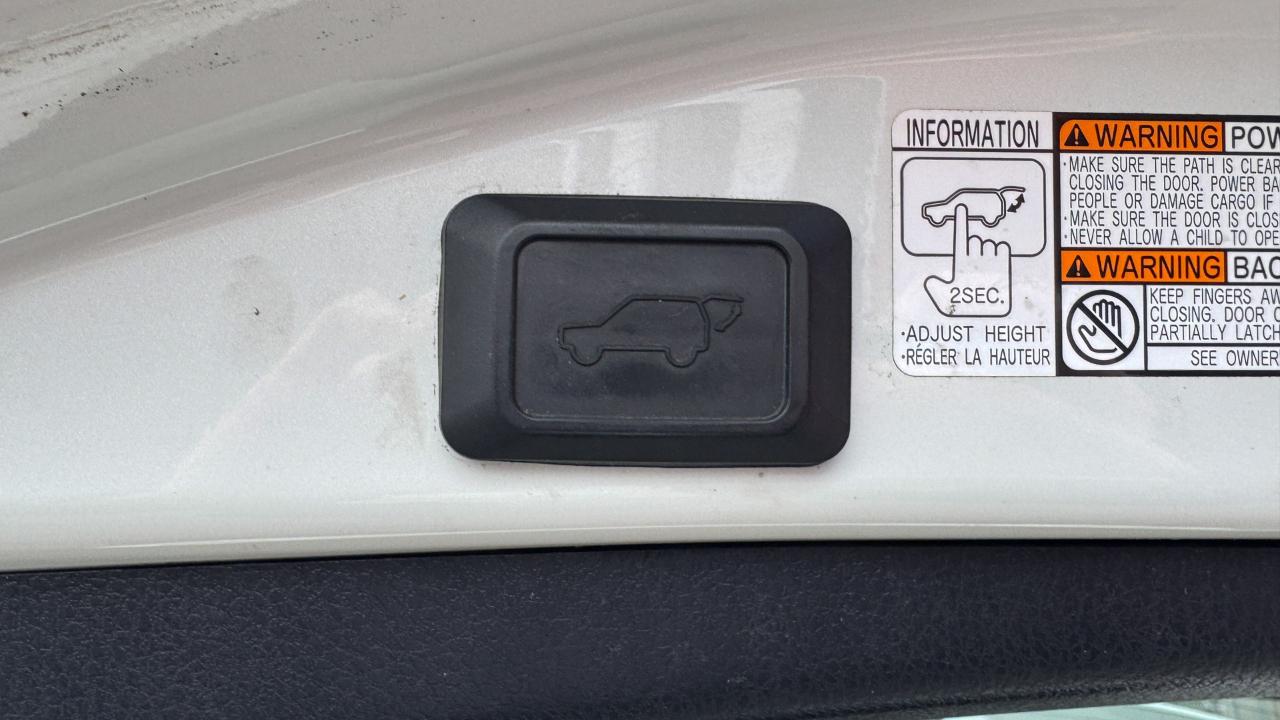 Toyota RAV4 Platinum AWD (Natl) 2017