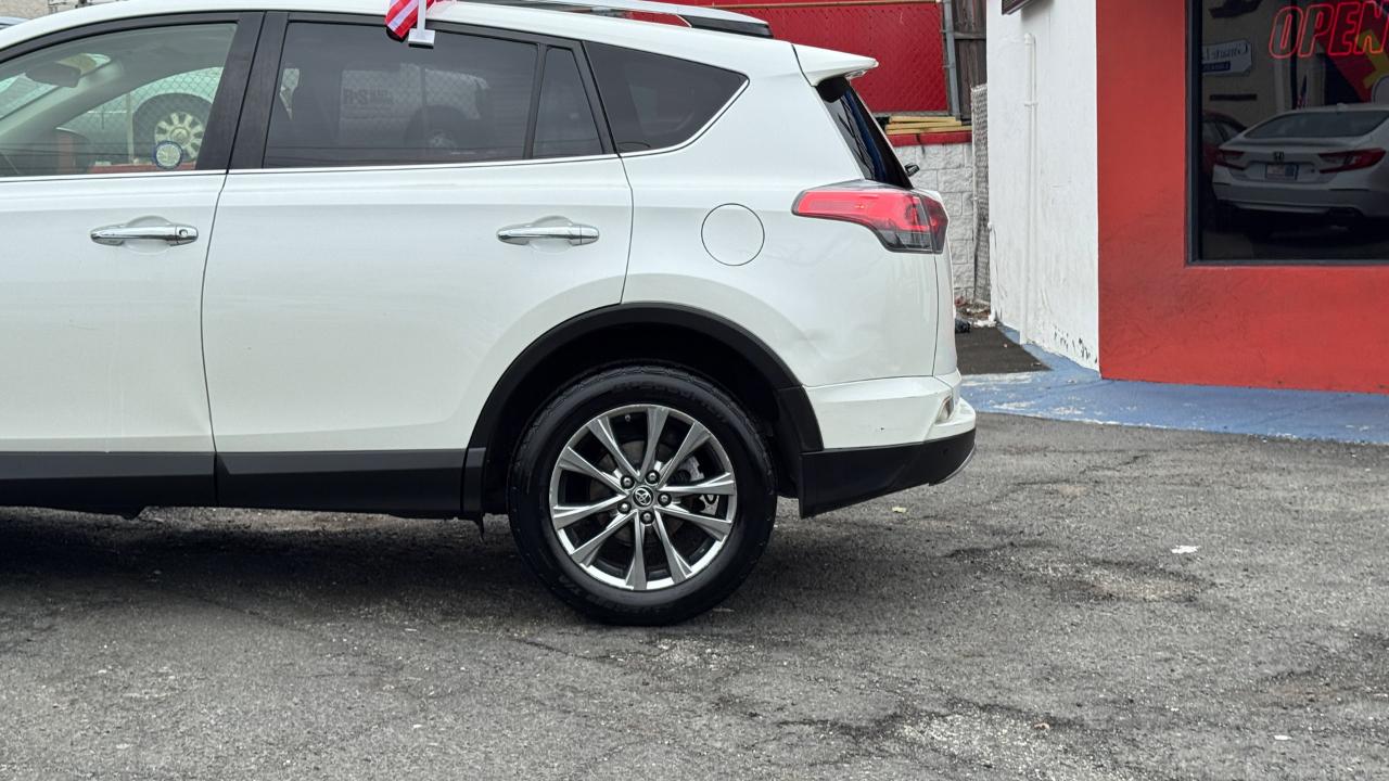 Toyota RAV4 Platinum AWD (Natl) 2017