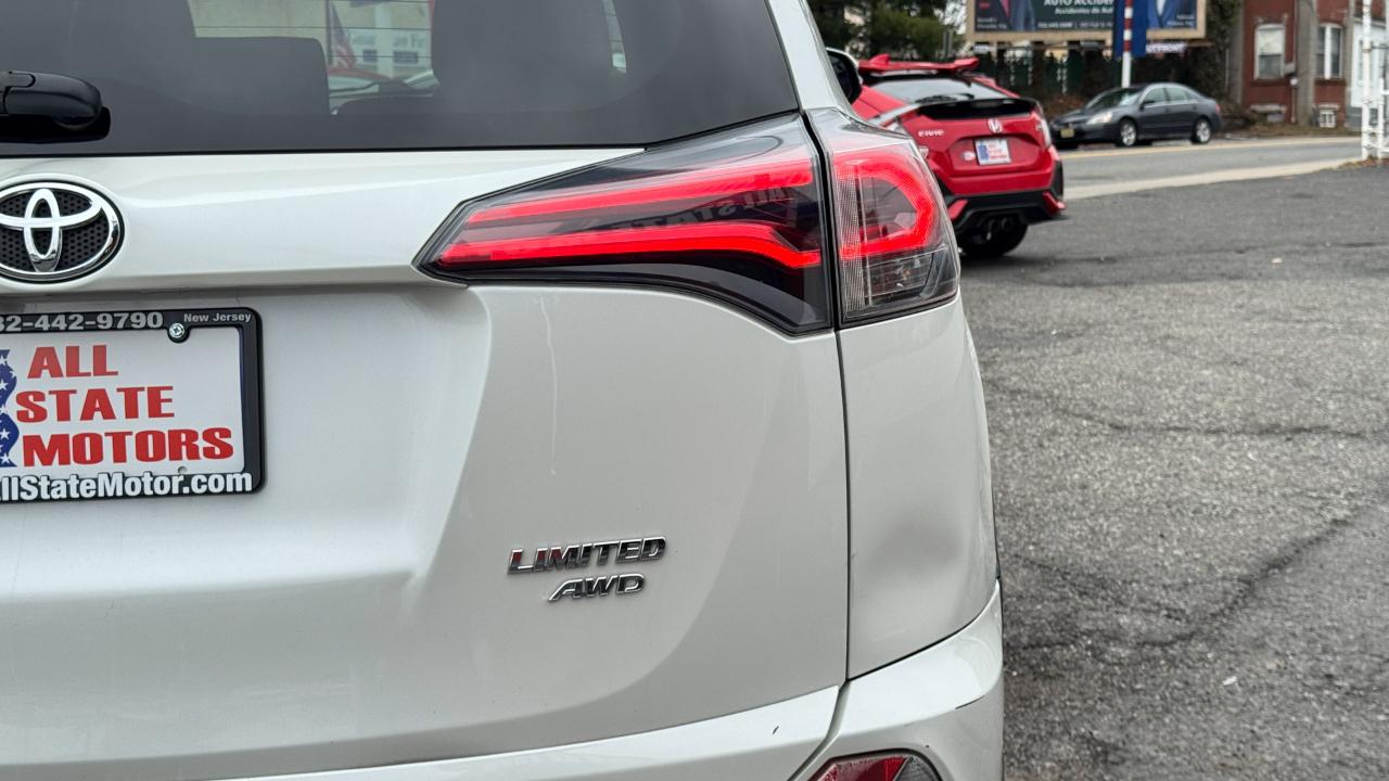 Toyota RAV4 Platinum AWD (Natl) 2017