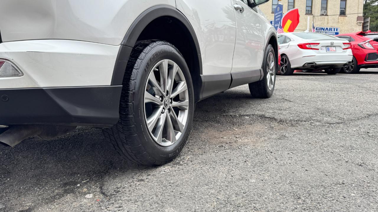 Toyota RAV4 Platinum AWD (Natl) 2017