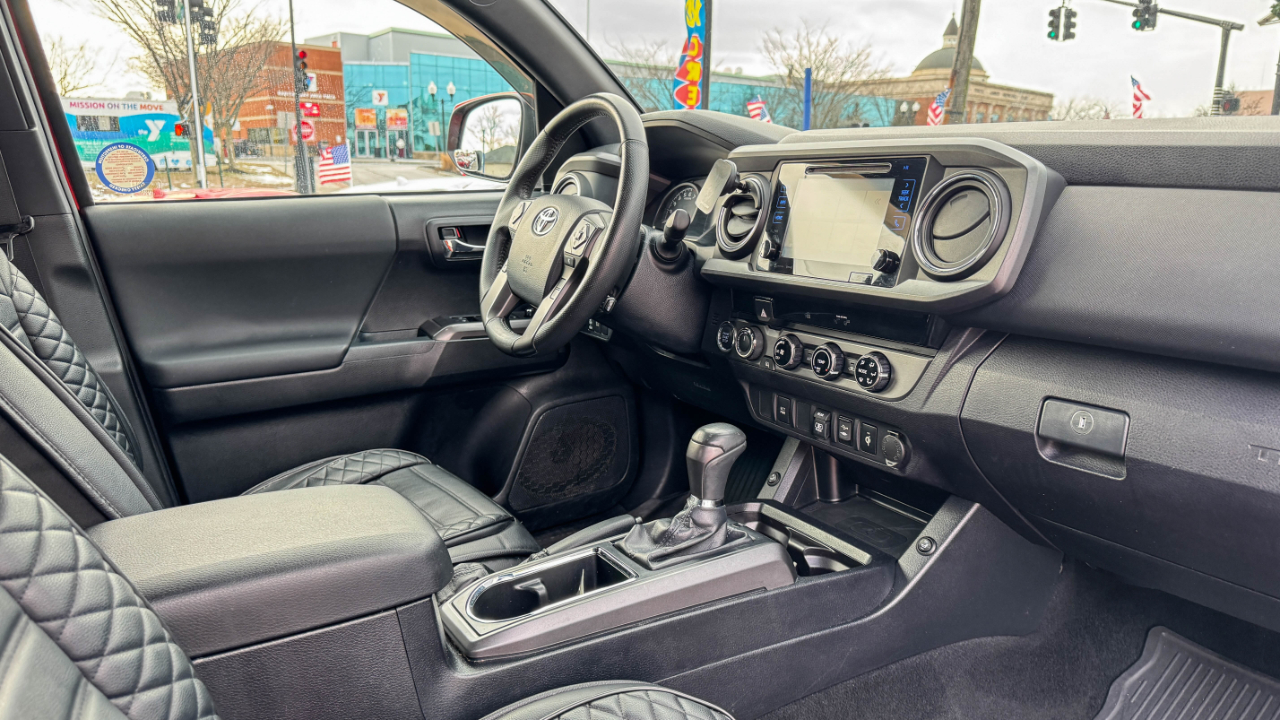 Toyota Tacoma TRD Off Road Double Cab 5' Bed V6 4x4 AT (Natl) 2018