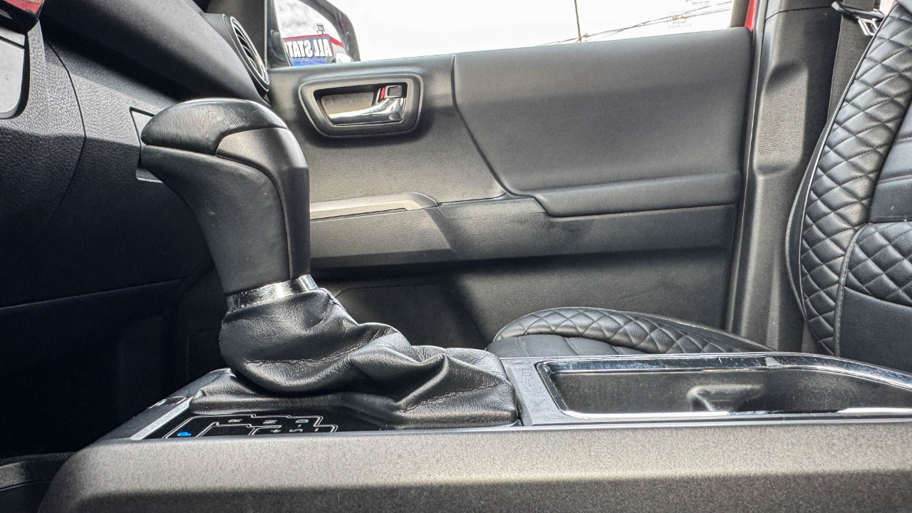 Toyota Tacoma TRD Off Road Double Cab 5' Bed V6 4x4 AT (Natl) 2018