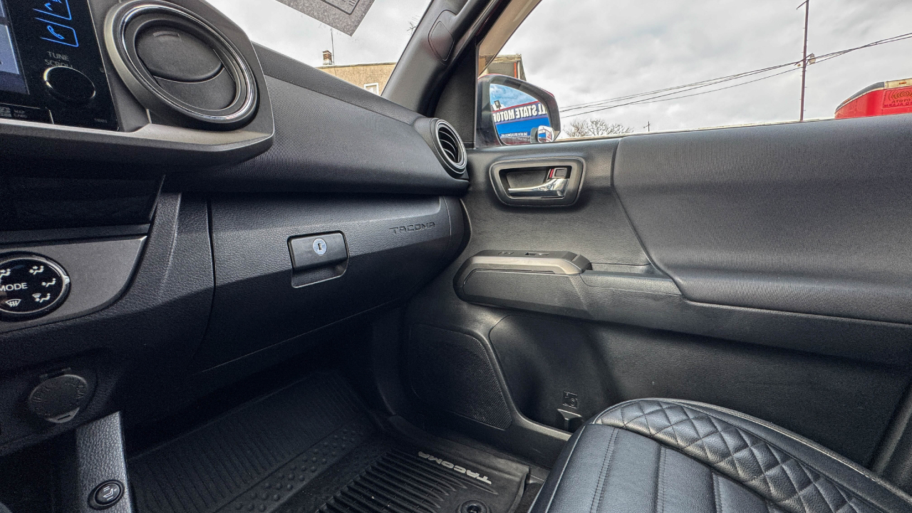 Toyota Tacoma TRD Off Road Double Cab 5' Bed V6 4x4 AT (Natl) 2018