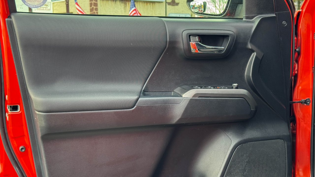 Toyota Tacoma TRD Off Road Double Cab 5' Bed V6 4x4 AT (Natl) 2018