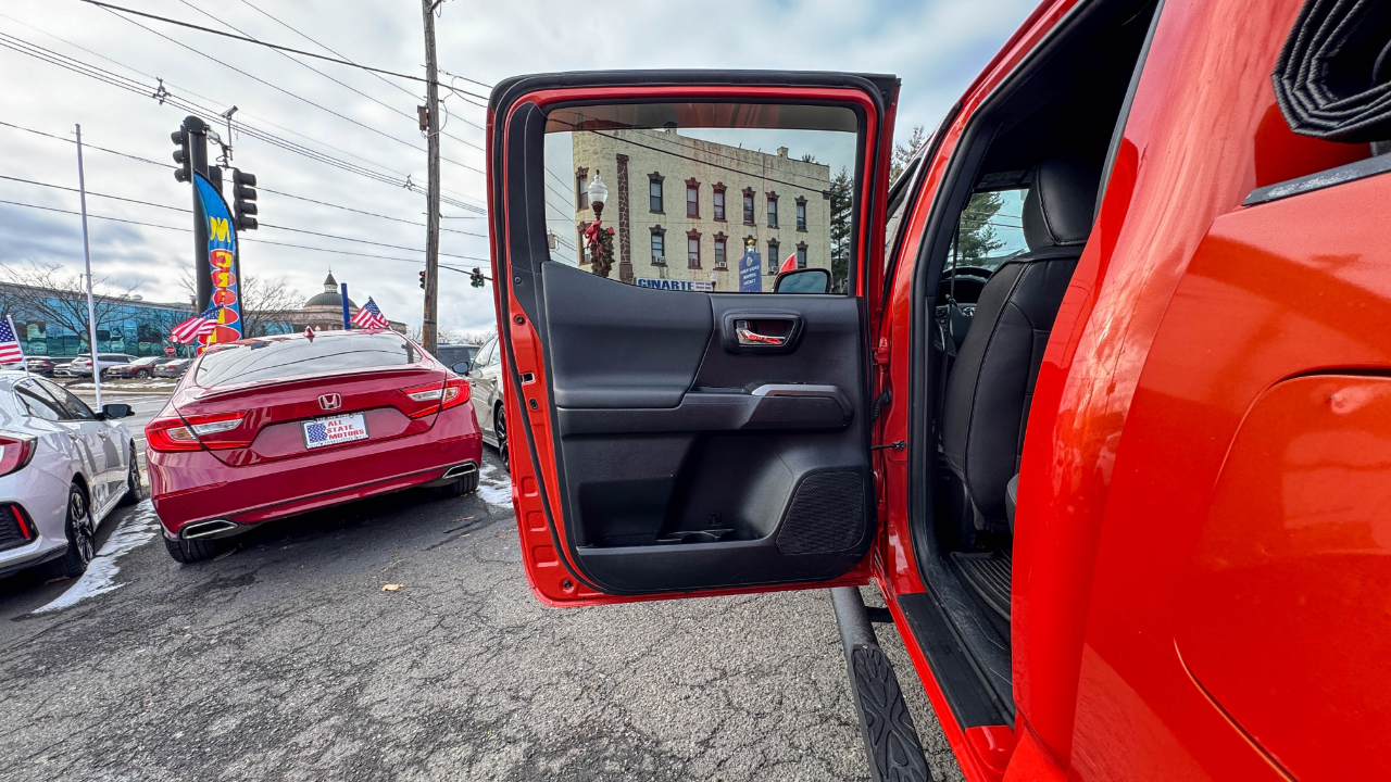 Toyota Tacoma TRD Off Road Double Cab 5' Bed V6 4x4 AT (Natl) 2018