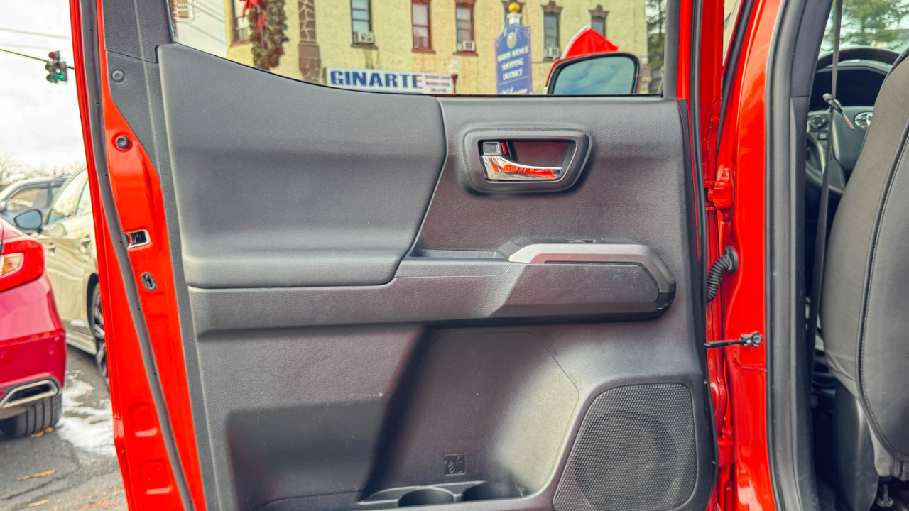 Toyota Tacoma TRD Off Road Double Cab 5' Bed V6 4x4 AT (Natl) 2018