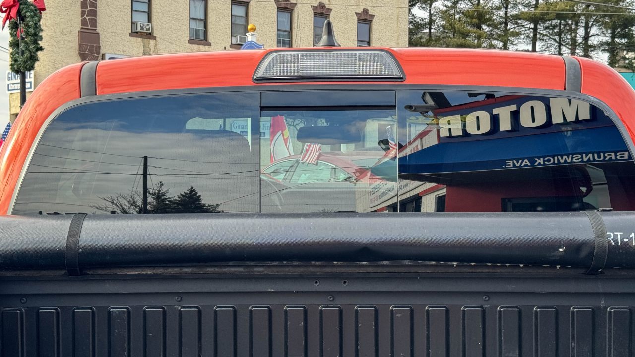 Toyota Tacoma TRD Off Road Double Cab 5' Bed V6 4x4 AT (Natl) 2018