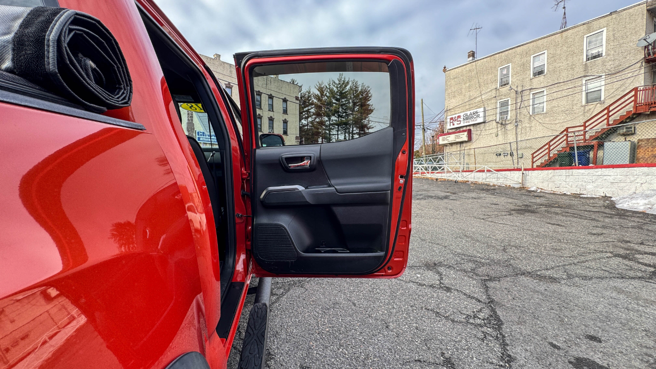 Toyota Tacoma TRD Off Road Double Cab 5' Bed V6 4x4 AT (Natl) 2018