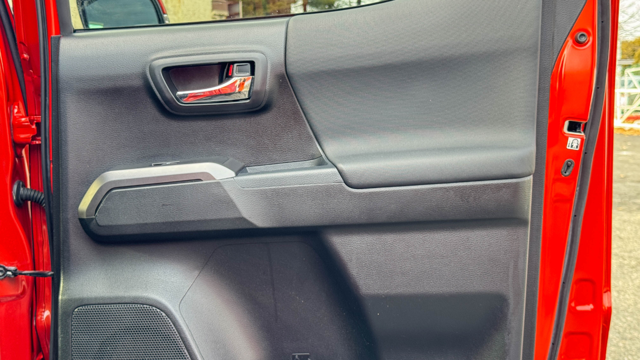 Toyota Tacoma TRD Off Road Double Cab 5' Bed V6 4x4 AT (Natl) 2018