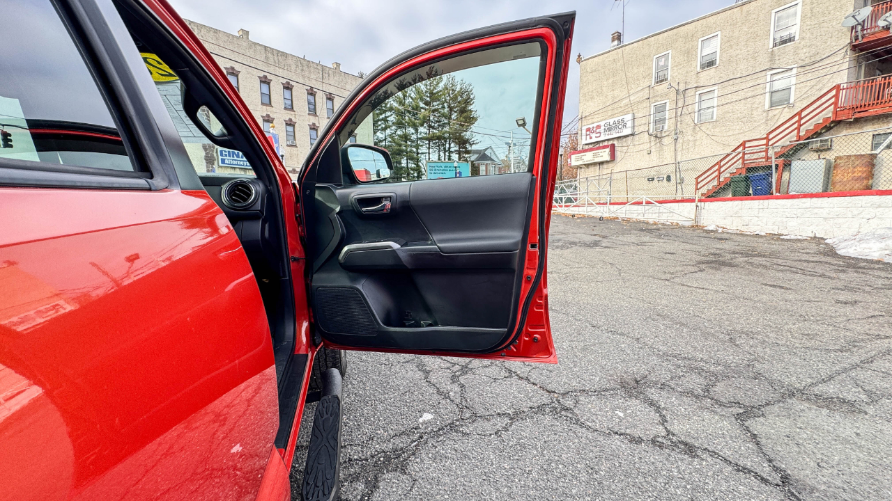 Toyota Tacoma TRD Off Road Double Cab 5' Bed V6 4x4 AT (Natl) 2018