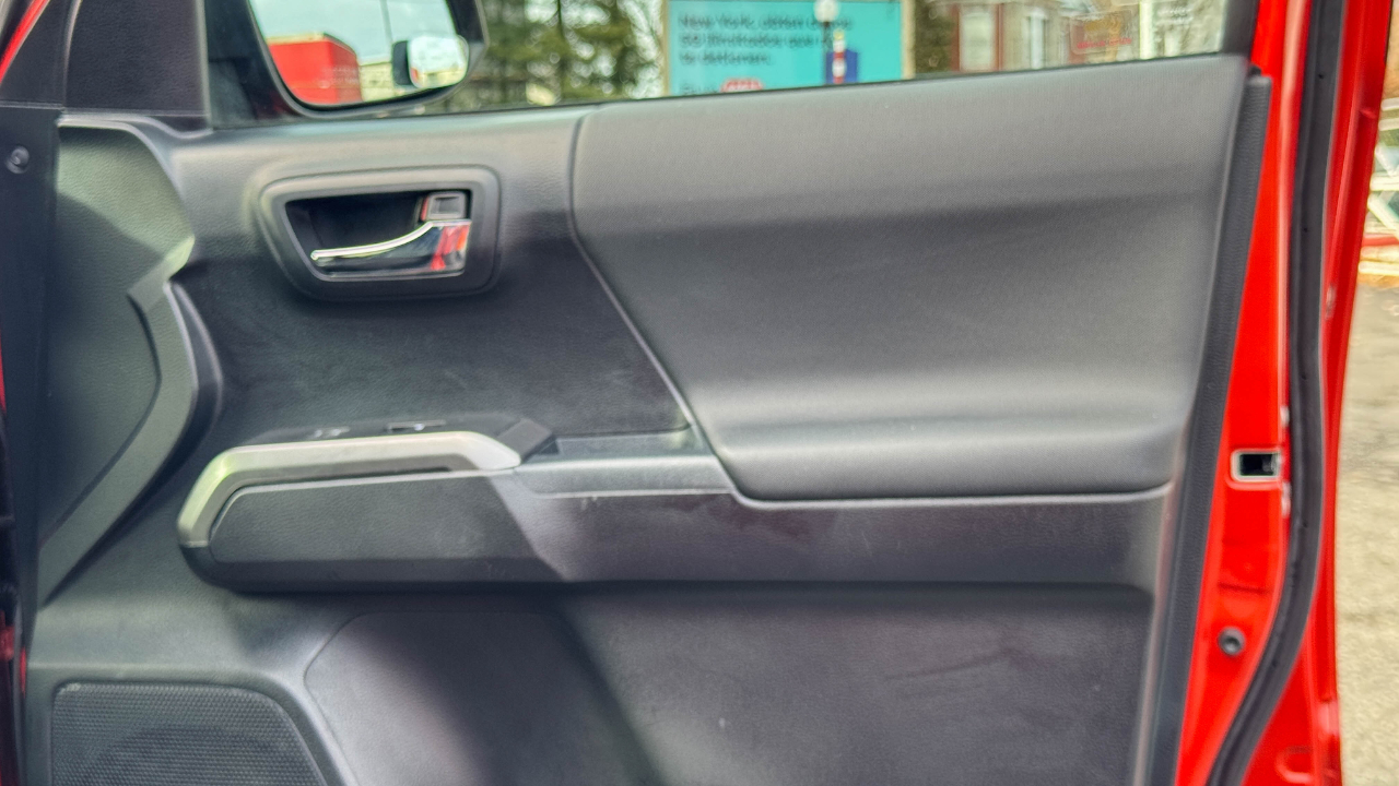 Toyota Tacoma TRD Off Road Double Cab 5' Bed V6 4x4 AT (Natl) 2018