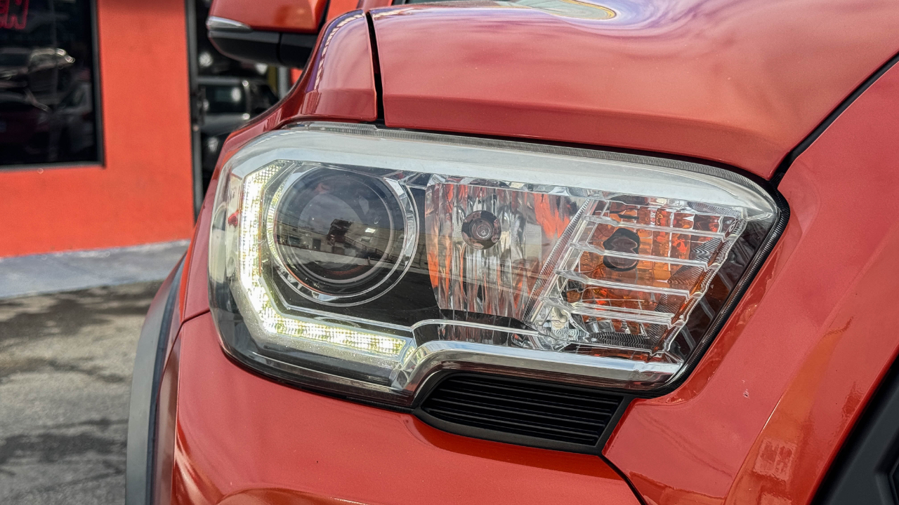 Toyota Tacoma TRD Off Road Double Cab 5' Bed V6 4x4 AT (Natl) 2018