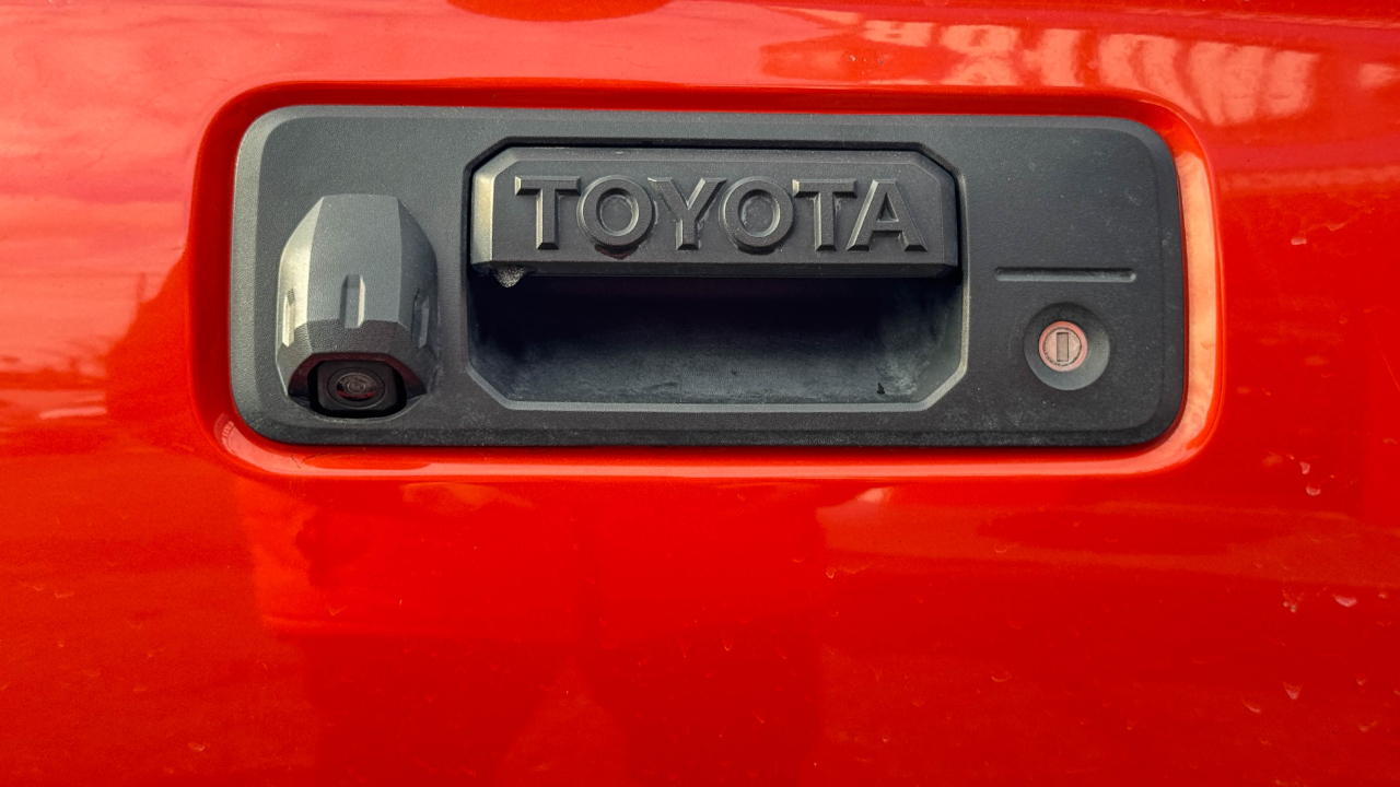 Toyota Tacoma TRD Off Road Double Cab 5' Bed V6 4x4 AT (Natl) 2018