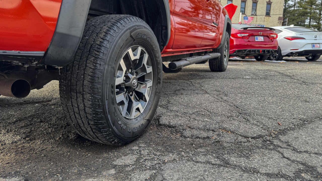 Toyota Tacoma TRD Off Road Double Cab 5' Bed V6 4x4 AT (Natl) 2018