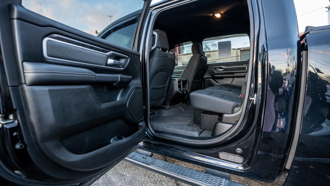 RAM 1500 Big Horn 4x4 Crew Cab 5'7" Box 2020