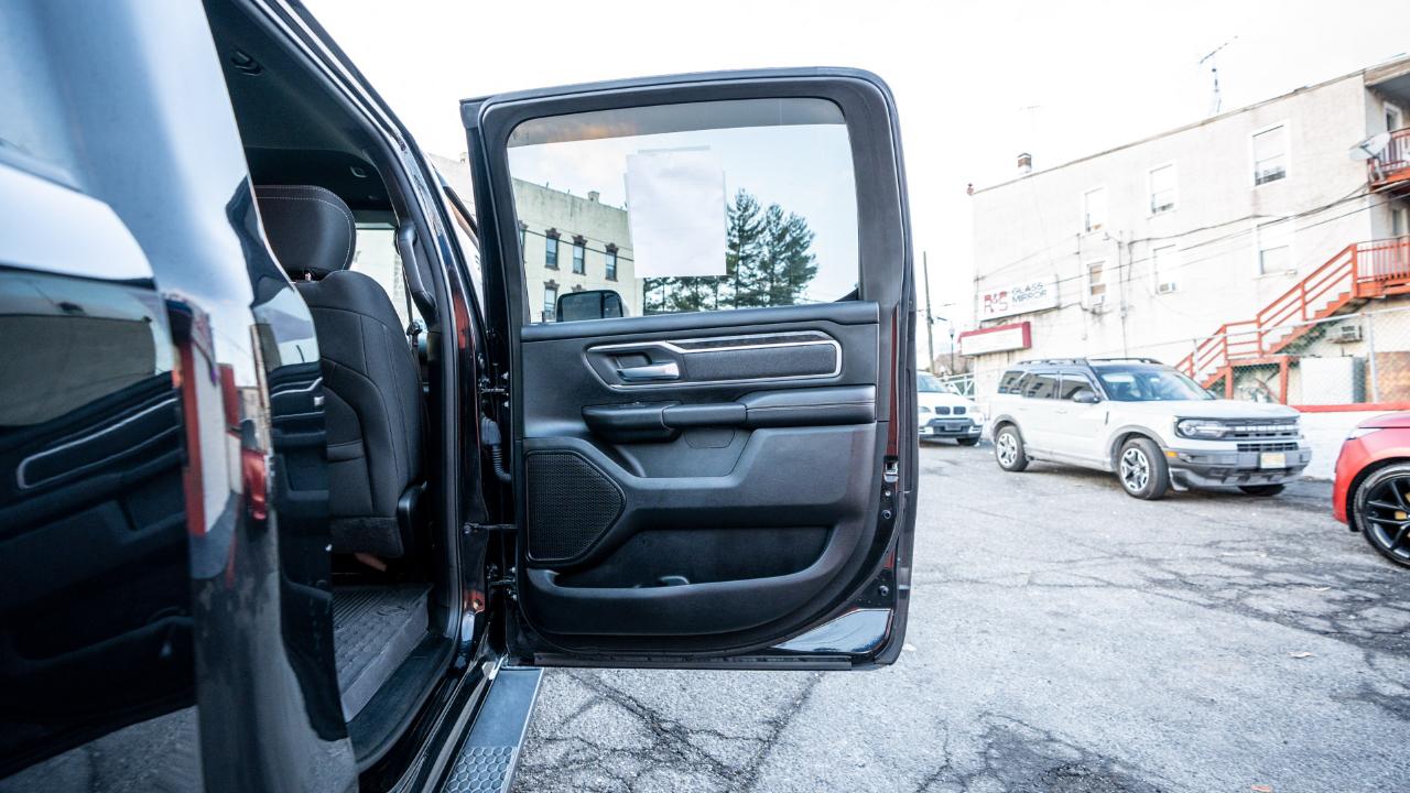 RAM 1500 Big Horn 4x4 Crew Cab 5'7" Box 2020