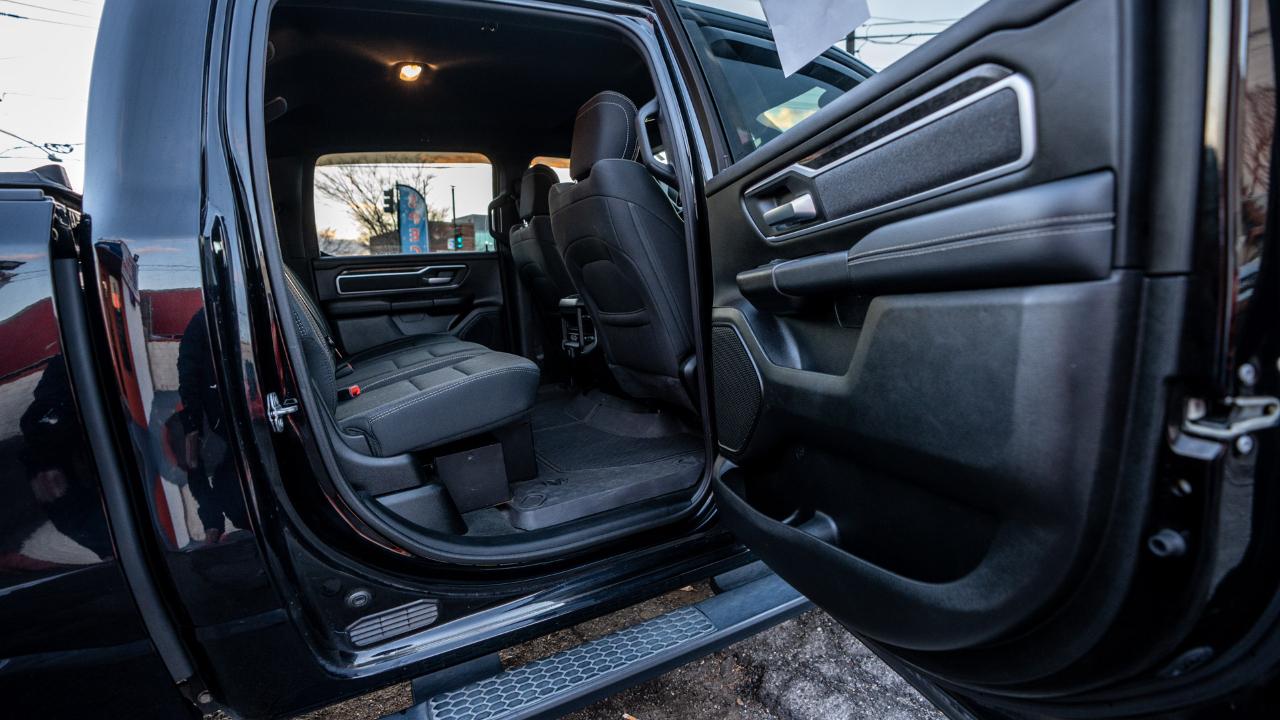 RAM 1500 Big Horn 4x4 Crew Cab 5'7" Box 2020