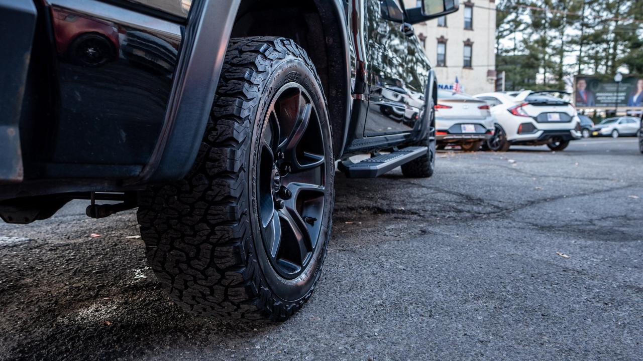 RAM 1500 Big Horn 4x4 Crew Cab 5'7" Box 2020