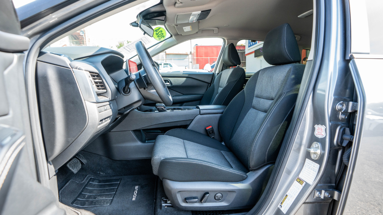 Nissan Rogue FWD SV 2024