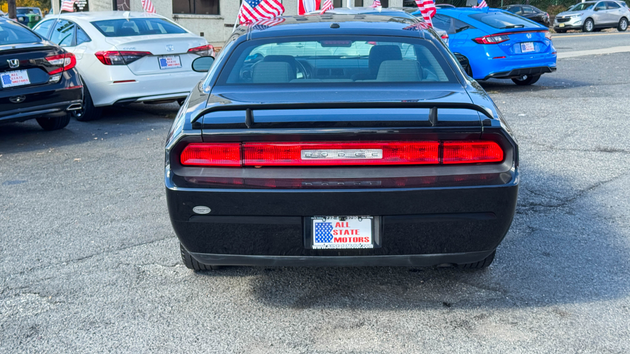Dodge Challenger 2dr Cpe SE 2010