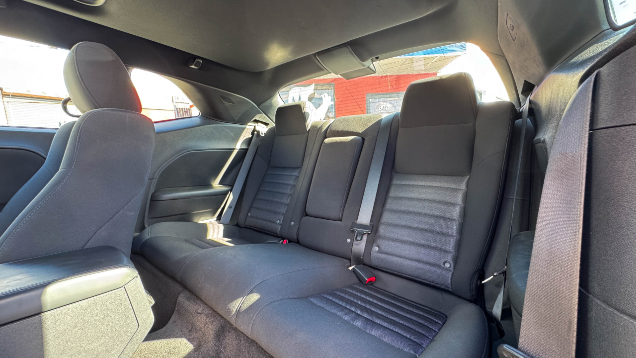 Dodge Challenger 2dr Cpe SE 2010