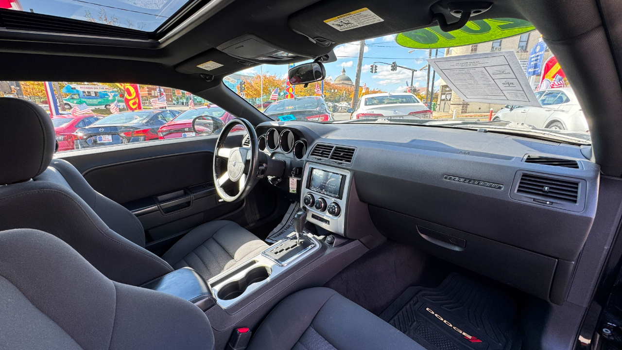 Dodge Challenger 2dr Cpe SE 2010
