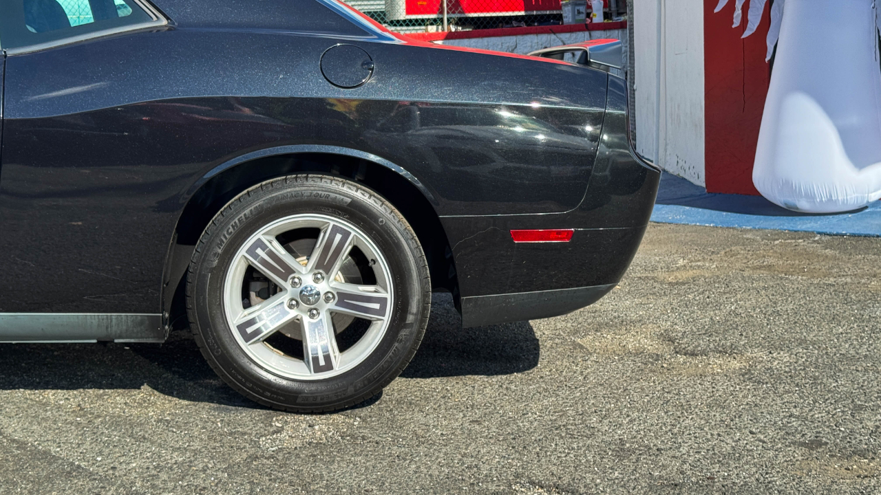 Dodge Challenger 2dr Cpe SE 2010