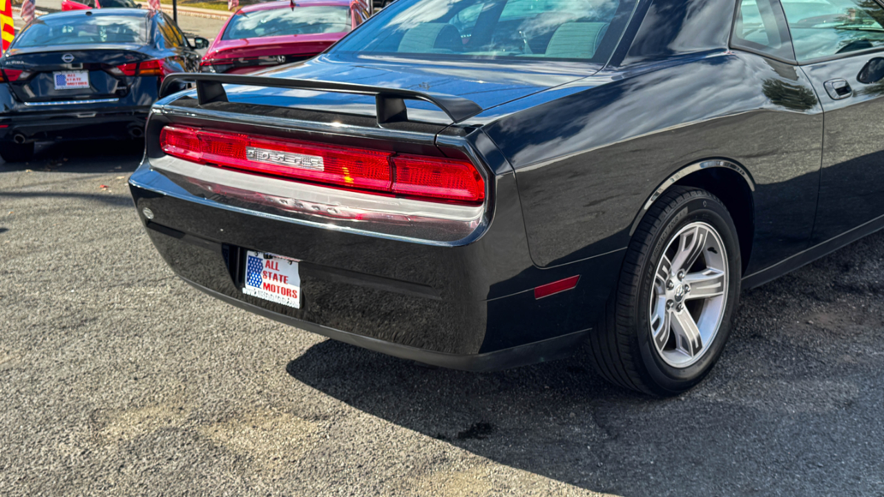 Dodge Challenger 2dr Cpe SE 2010