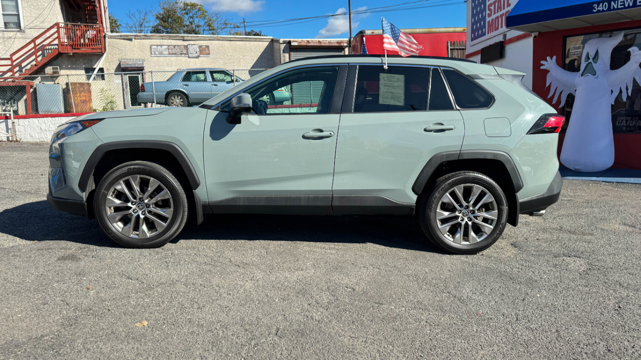Toyota RAV4 XLE Premium AWD (Natl) 2021