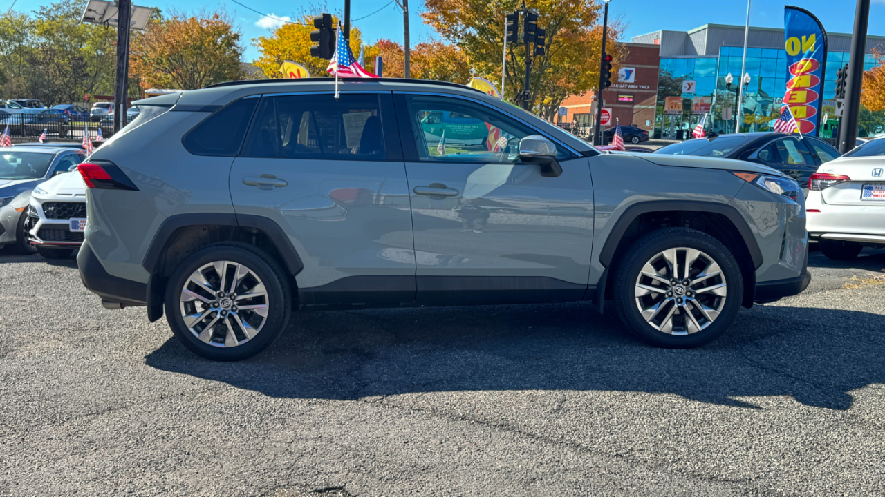 Toyota RAV4 XLE Premium AWD (Natl) 2021