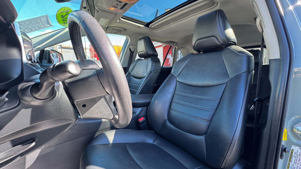 Toyota RAV4 XLE Premium AWD (Natl) 2021