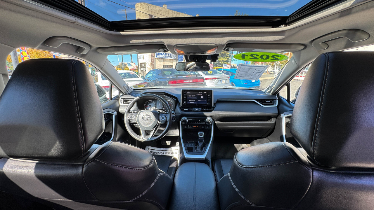 Toyota RAV4 XLE Premium AWD (Natl) 2021
