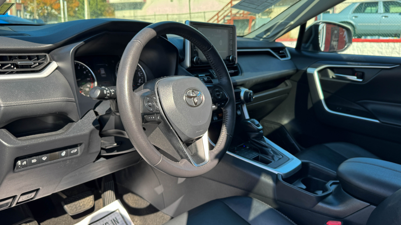 Toyota RAV4 XLE Premium AWD (Natl) 2021