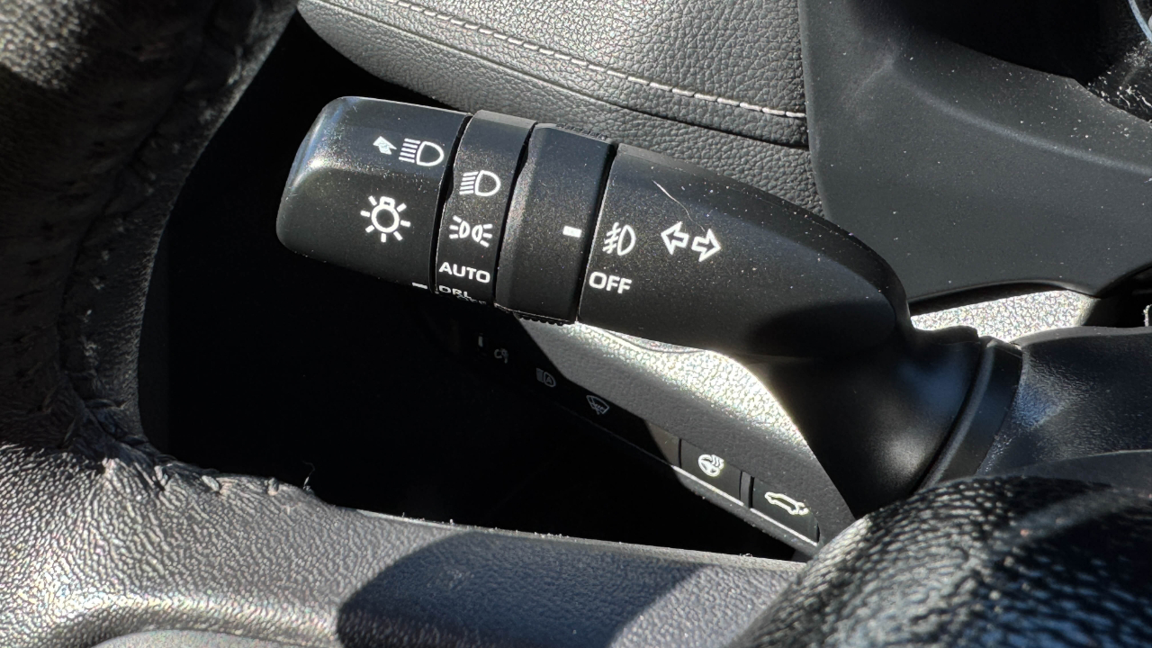 Toyota RAV4 XLE Premium AWD (Natl) 2021